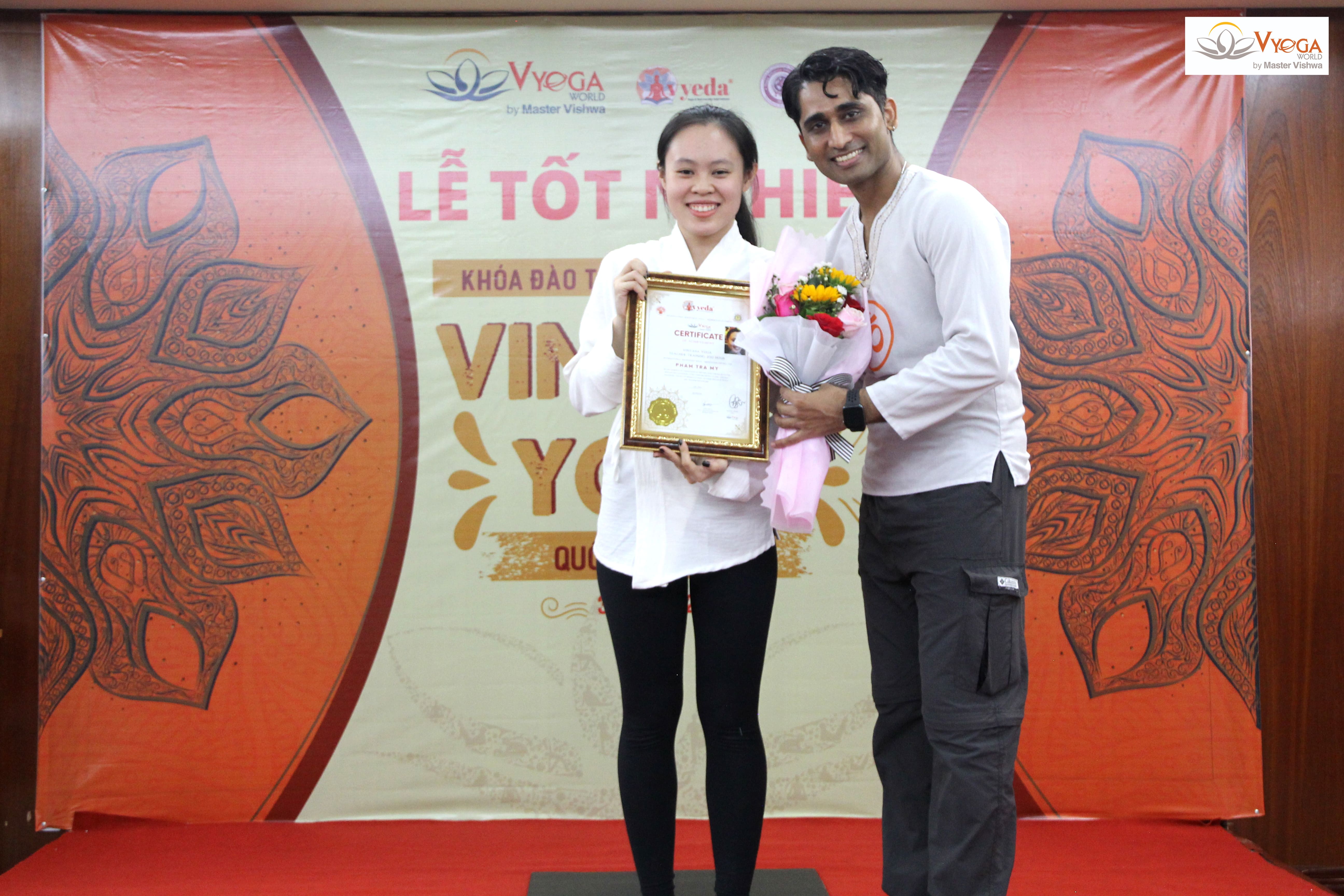 Bế Giảng Khóa Đào Tạo HLV Vinyasa Yoga 200 Giờ - 2020
