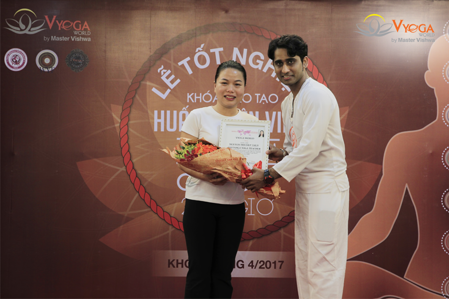 Bế Giảng Khóa Đào Tạo HLV Ashtanga Yoga 200 Giờ 2017