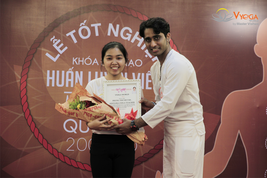 Bế Giảng Khóa Đào Tạo HLV Ashtanga Yoga 200 Giờ 2017