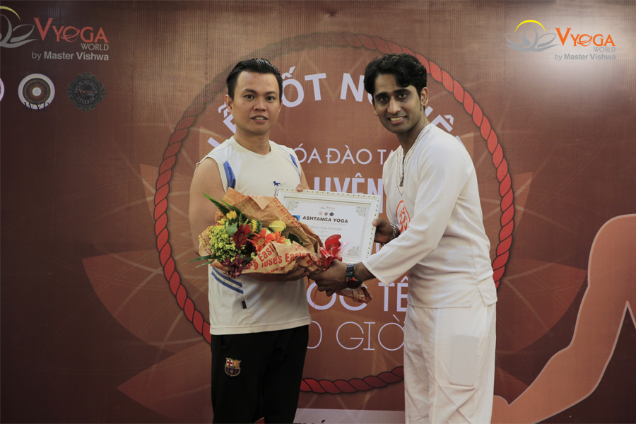 Bế Giảng Khóa Đào Tạo HLV Ashtanga Yoga 200 Giờ 2017