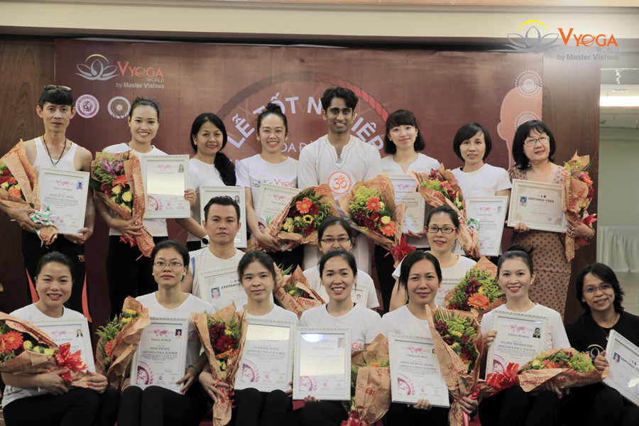 Bế Giảng Khóa Đào Tạo HLV Ashtanga Yoga 200 Giờ 2017