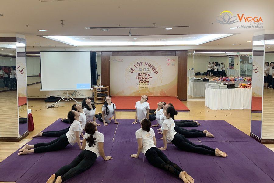 Bế Giảng Khóa Đào Tạo HLV Hatha Yoga Trị Liệu 200 Giờ 2019