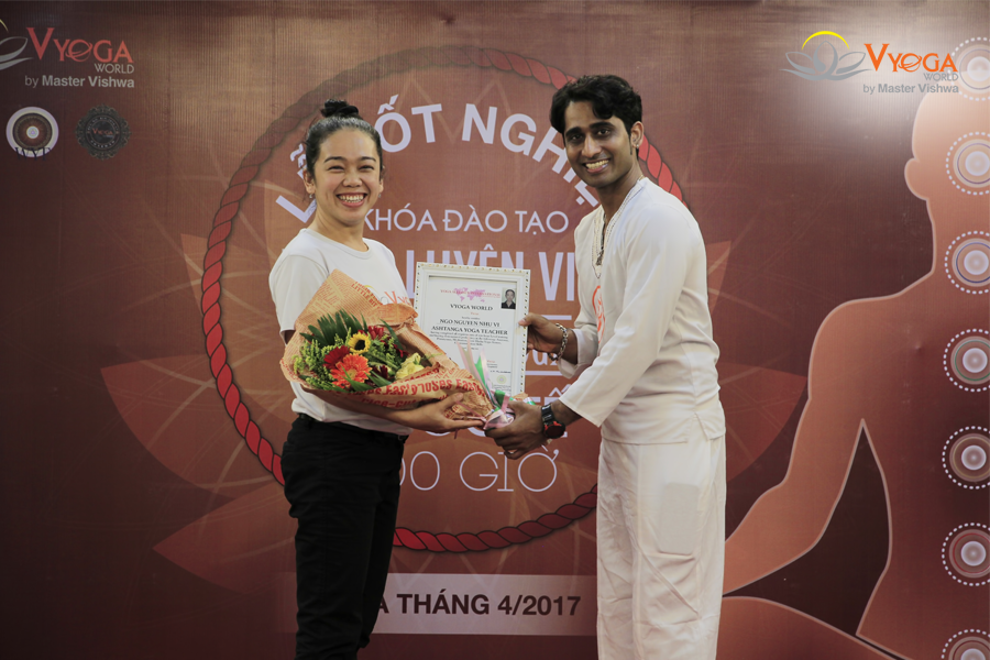 Bế Giảng Khóa Đào Tạo HLV Ashtanga Yoga 200 Giờ 2017